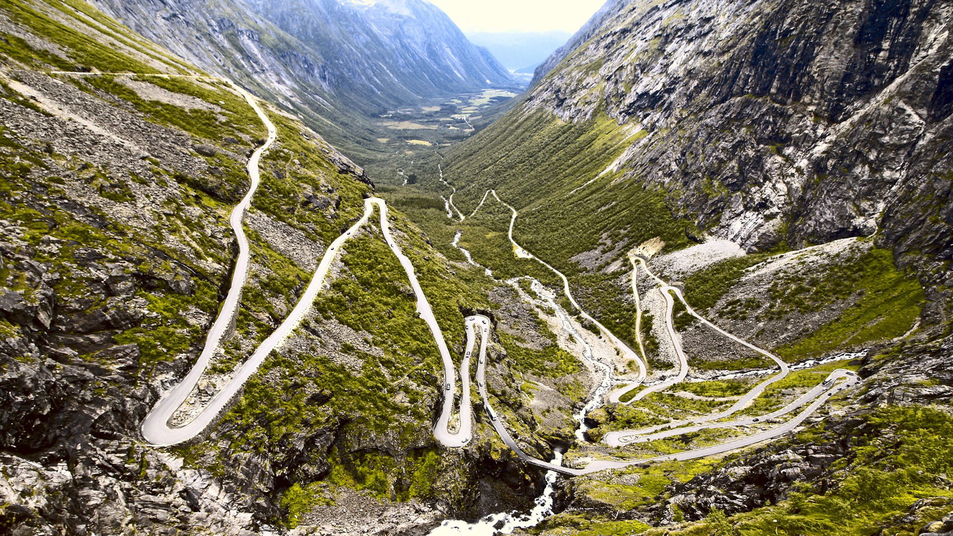 Featured image for “Die besten Roadtrips durch Norwegen”